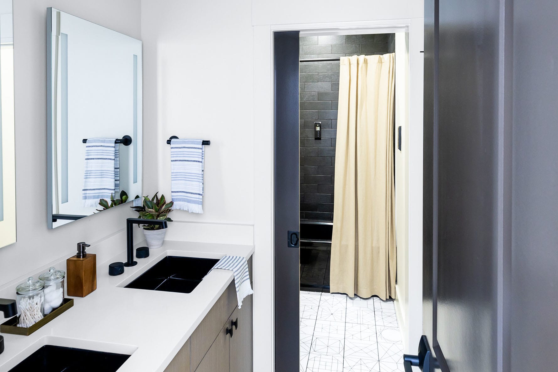 Black And White Bathroom Tmb