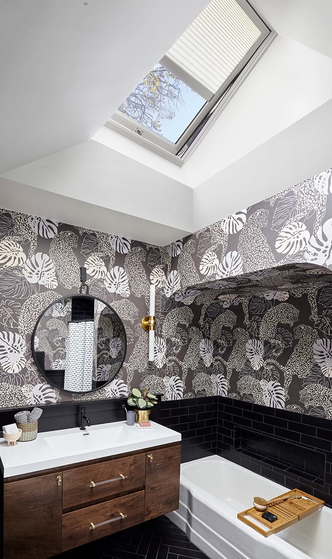 Small bathroom with skylight wallpaper with leaves and leopards